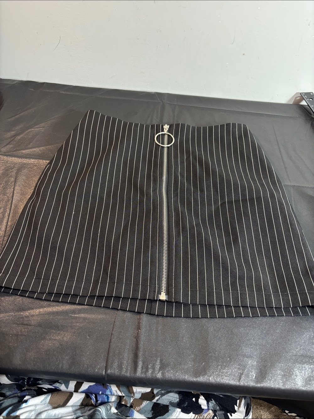 Forever 21 Pinstripe Zip-Front Black Mini Skirt with Ring Pull. 0732